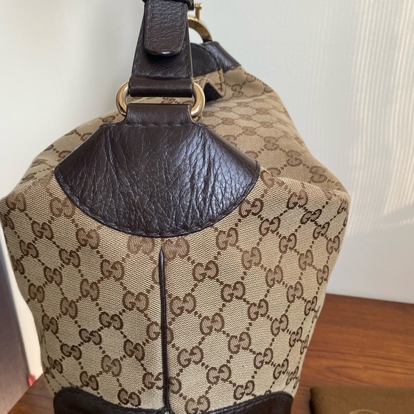 Large GUCCI GG Canvas Shoulder Bag - Picture 15 of 16